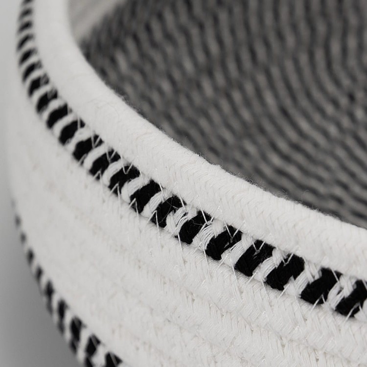 Legowisko plecione dla zwierząt Carinio PLAYGROUND Black&white - S