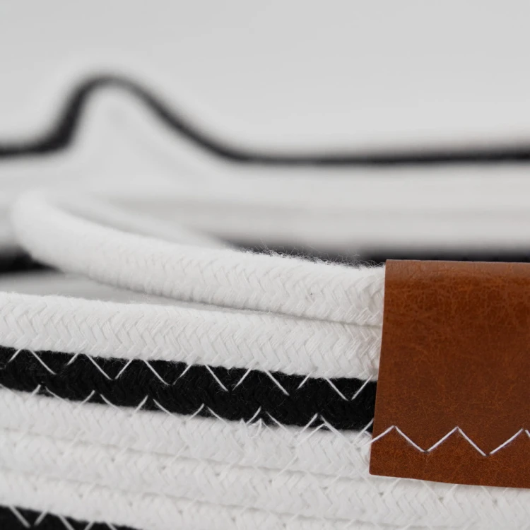 Legowisko plecione dla zwierząt Carinio COCO Black&white - S