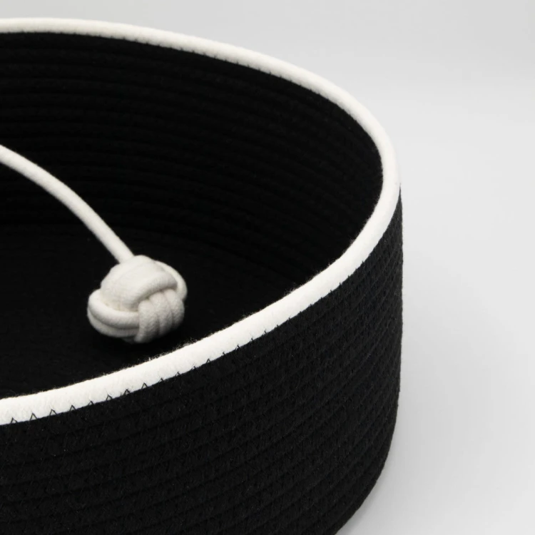 Legowisko plecione dla zwierząt Carinio BASKET BALL Black&white - L