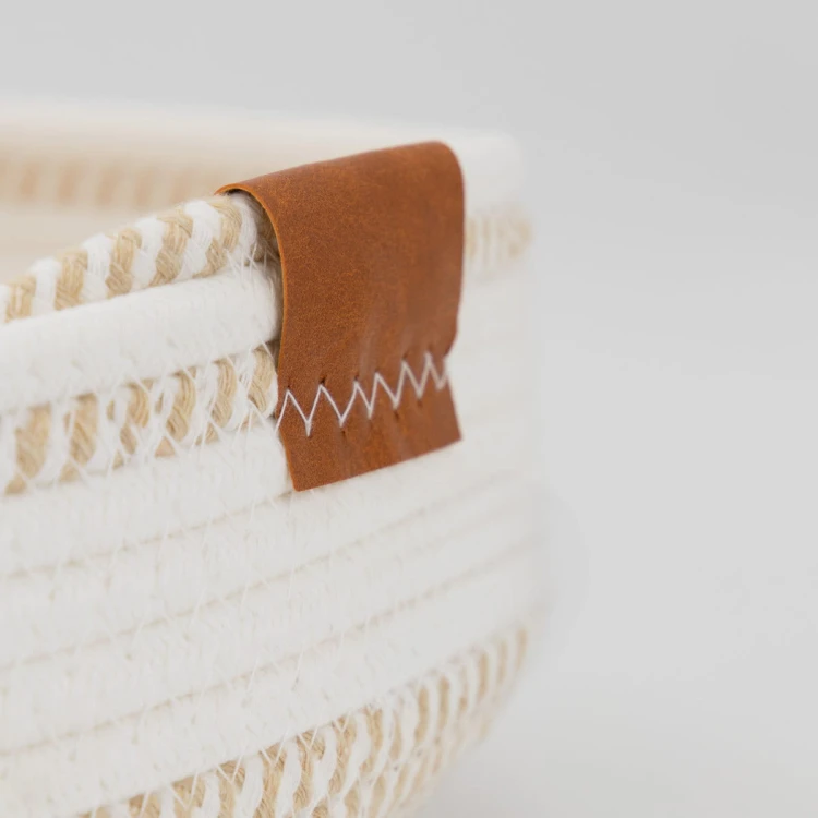 Legowisko plecione dla zwierząt Carinio PLAYGROUND White coffee - L