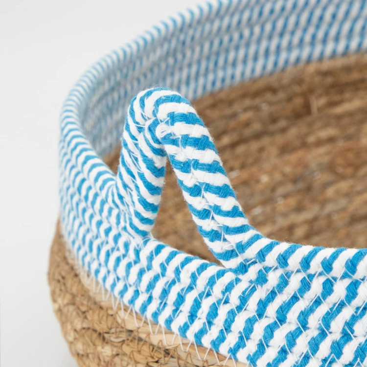 Legowisko plecione dla zwierząt Carinio TAIL White+blue/sand - L