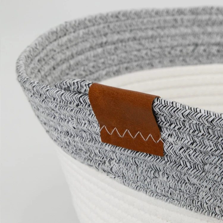 Legowisko plecione dla zwierząt Carinio TAIL PLAY Off-white - L