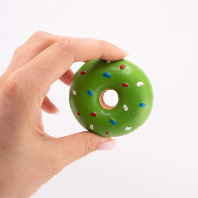 Zabawka dla psa piszcząca Donut YOKA - zielona