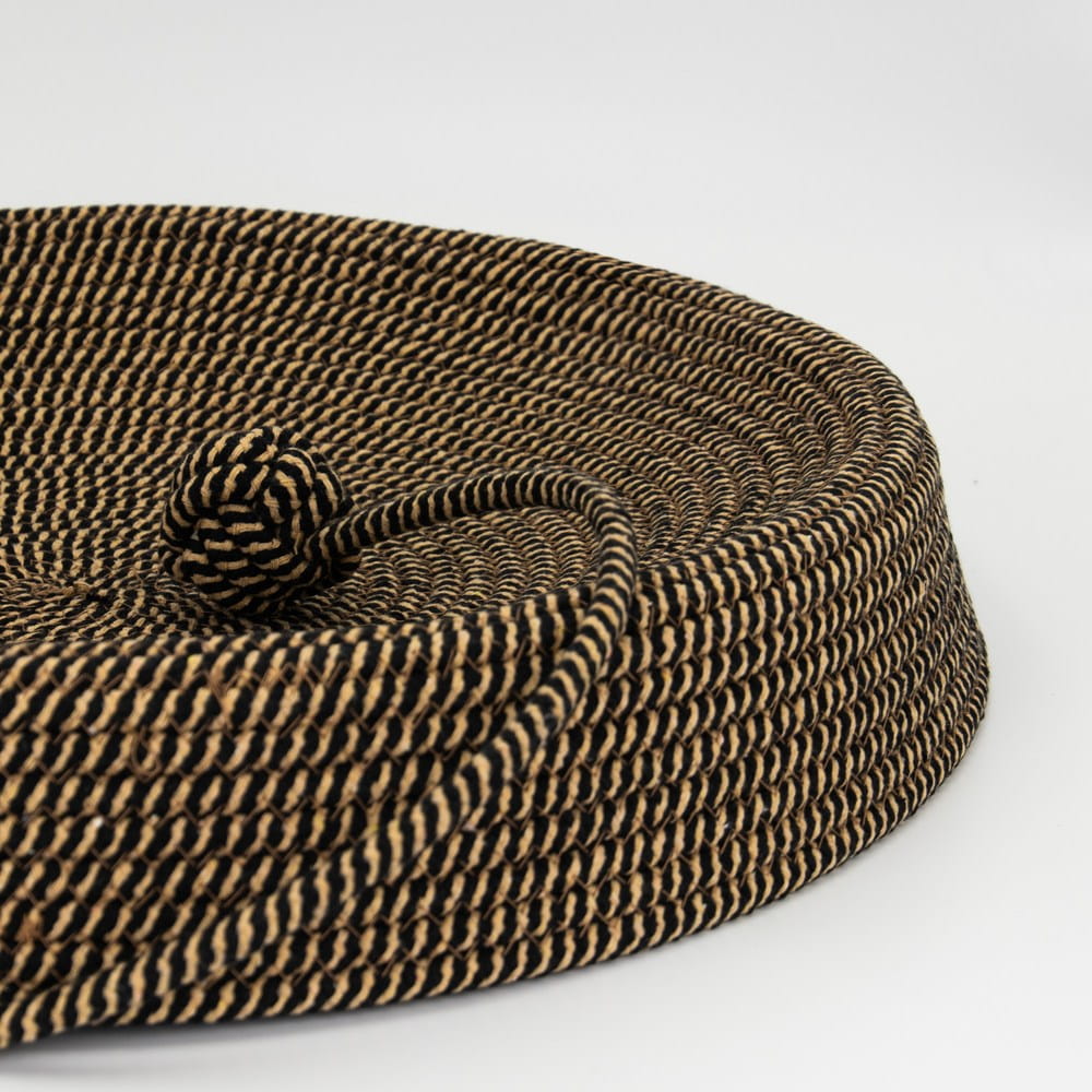 Kulka na sznurku – zabawka w legowisku NESTI TAIL Black&brown