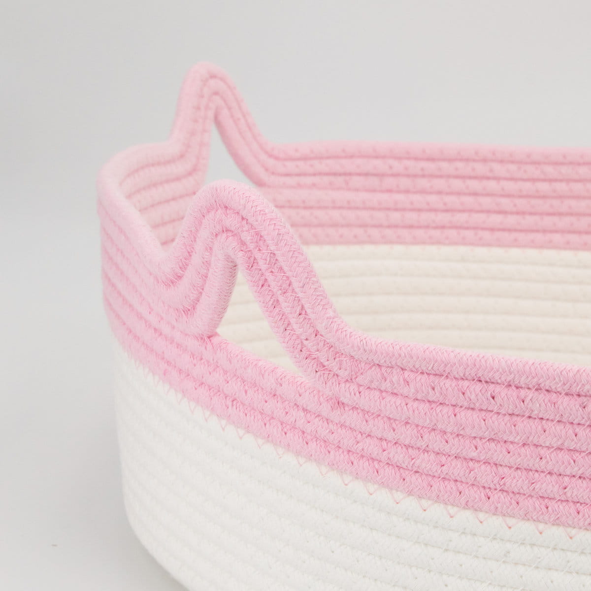 Uszka z bawełnianego sznurka – detal legowiska TAIL PLAY Pink
